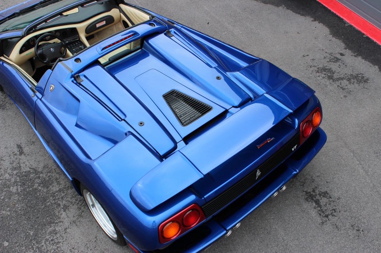Lamborghini Diablo VT coated in 22PLE VX1 PRO. Wheels coated with VM1